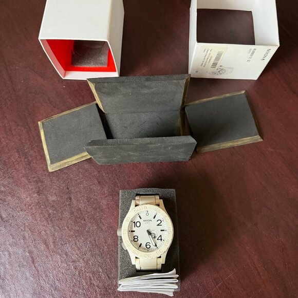 Nixon 51-30 Mens Classic Analog Watch - Picture 3 of 9